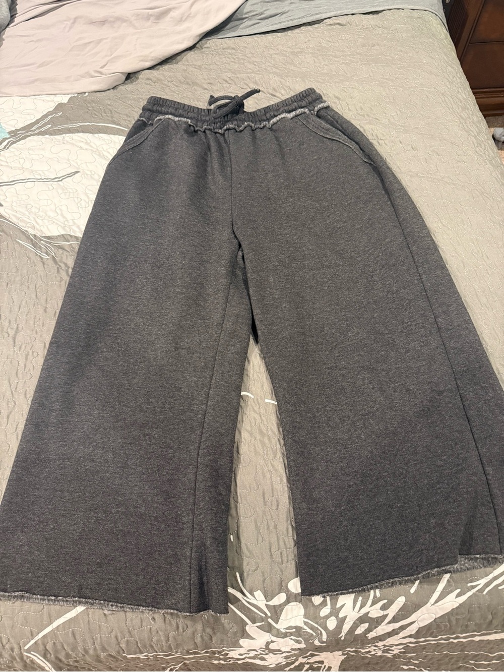 Zenana Outfitters Charcoal Wide-Leg Cropped Sweatpants large